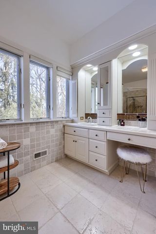 2492 SHAUB RD, Lancaster, PA 17601