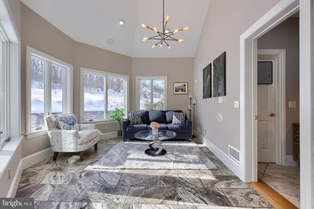 2492 SHAUB RD, Lancaster, PA 17601