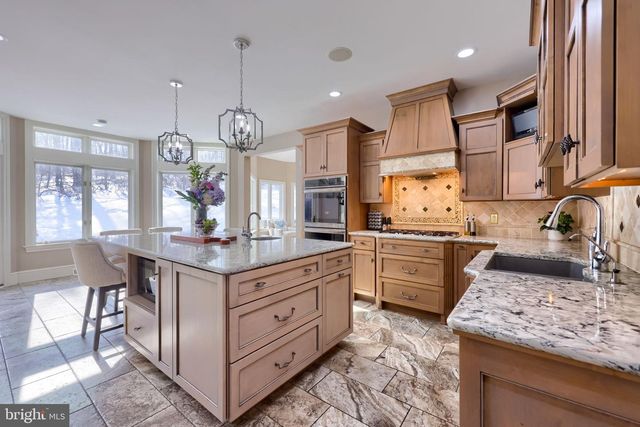 2492 SHAUB RD, Lancaster, PA 17601