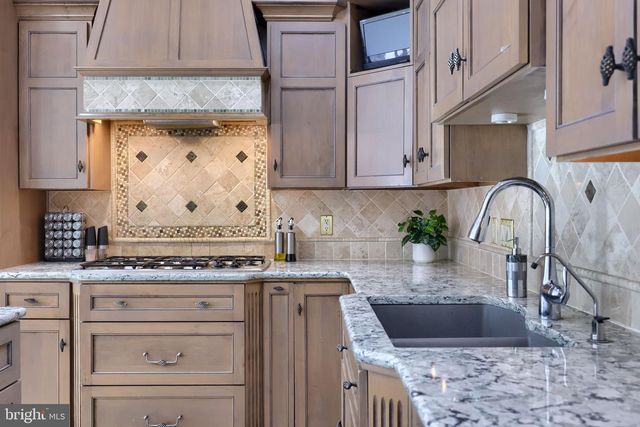 2492 SHAUB RD, Lancaster, PA 17601