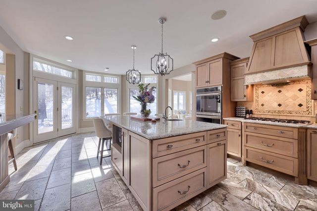 2492 SHAUB RD, Lancaster, PA 17601