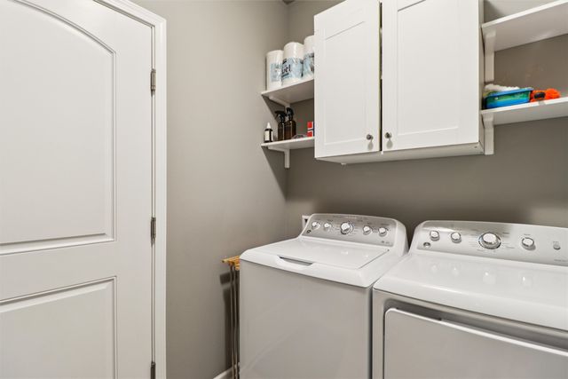 2434 River Meadows Drive, Des Moines, IA 50320