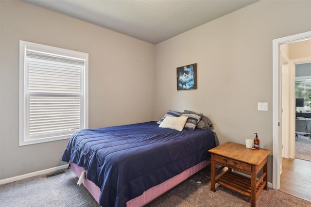 2434 River Meadows Drive, Des Moines, IA 50320