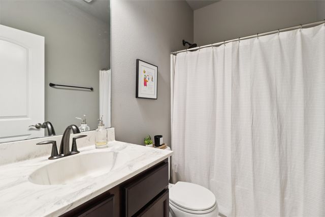 2434 River Meadows Drive, Des Moines, IA 50320