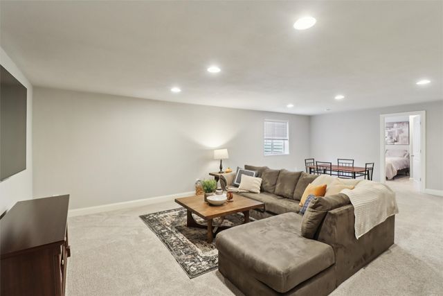 2434 River Meadows Drive, Des Moines, IA 50320