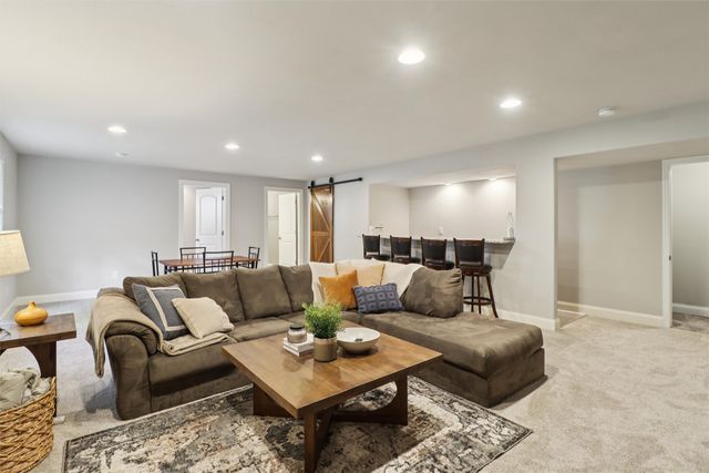 2434 River Meadows Drive, Des Moines, IA 50320