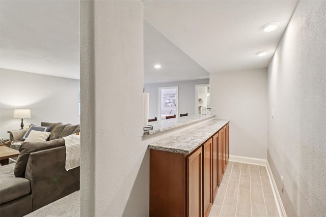 2434 River Meadows Drive, Des Moines, IA 50320