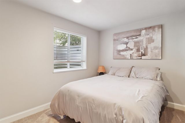 2434 River Meadows Drive, Des Moines, IA 50320