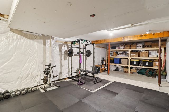 2434 River Meadows Drive, Des Moines, IA 50320