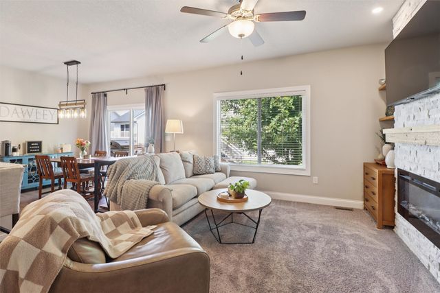 2434 River Meadows Drive, Des Moines, IA 50320