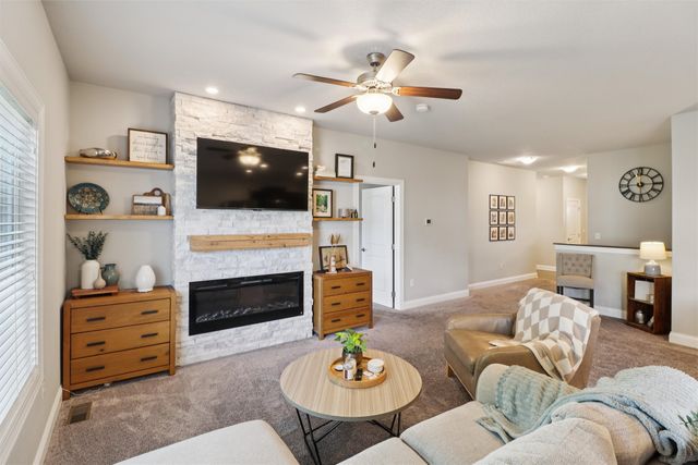 2434 River Meadows Drive, Des Moines, IA 50320