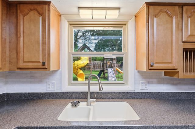6925 LAKE CREST Court, Fort Wayne, IN 46815