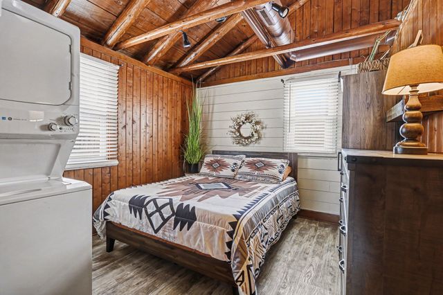 50389 E Lake Shore Drive, Silver Creek Twp, MI 49047