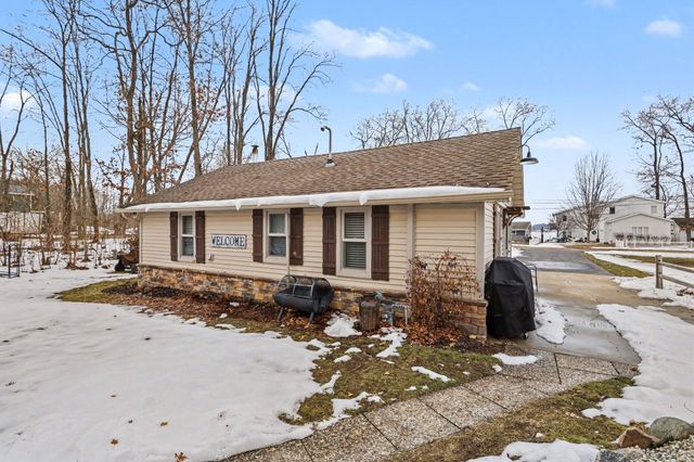 50389 E Lake Shore Drive, Silver Creek Twp, MI 49047