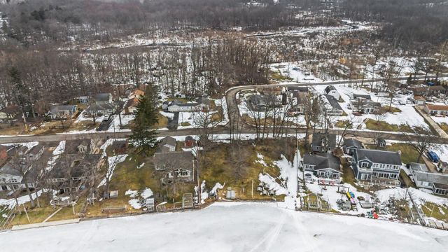 50389 E Lake Shore Drive, Silver Creek Twp, MI 49047