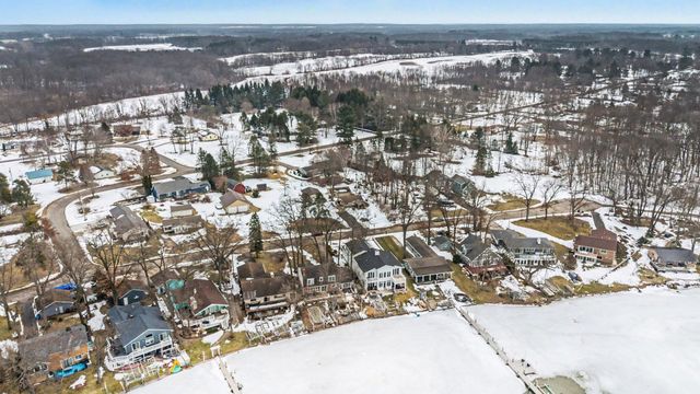 50389 E Lake Shore Drive, Silver Creek Twp, MI 49047