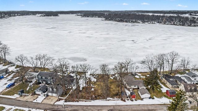 50389 E Lake Shore Drive, Silver Creek Twp, MI 49047