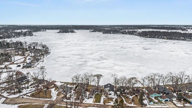 50389 E Lake Shore Drive, Silver Creek Twp, MI 49047