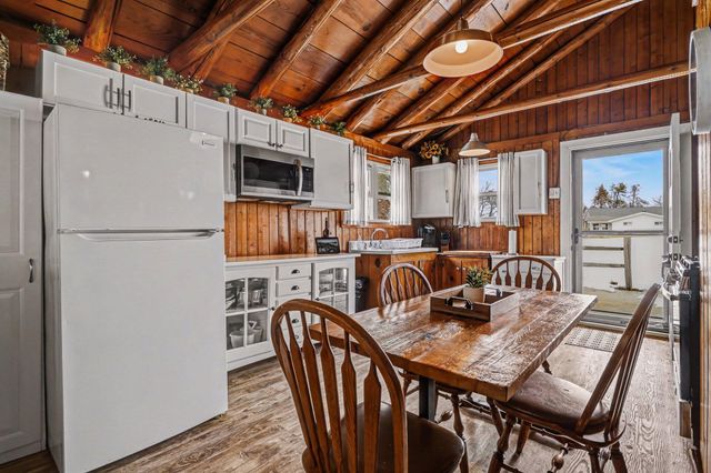 50389 E Lake Shore Drive, Silver Creek Twp, MI 49047