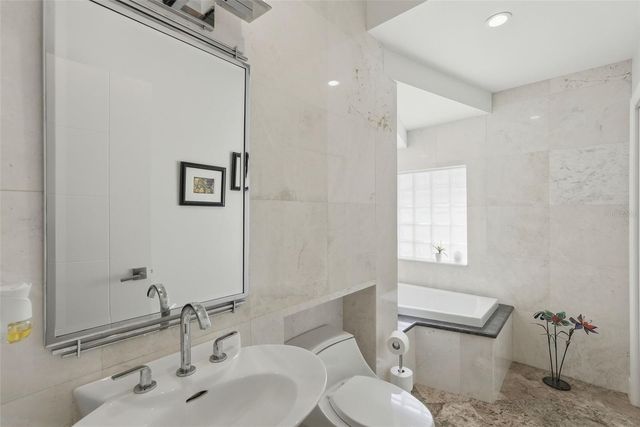 125 23RD AVENUE NE, St Petersburg, FL 33704