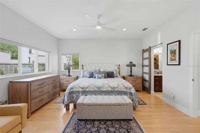 125 23RD AVENUE NE, St Petersburg, FL 33704