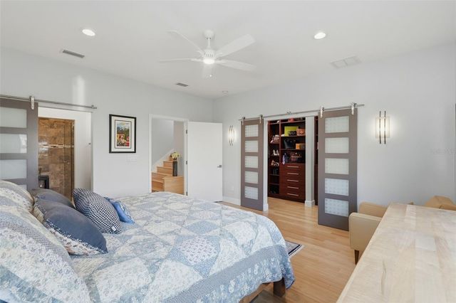 125 23RD AVENUE NE, St Petersburg, FL 33704