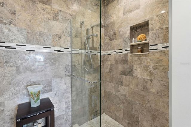 125 23RD AVENUE NE, St Petersburg, FL 33704