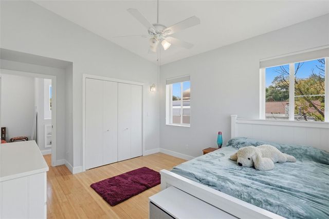 125 23RD AVENUE NE, St Petersburg, FL 33704