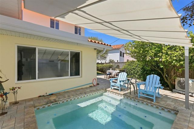 125 23RD AVENUE NE, St Petersburg, FL 33704