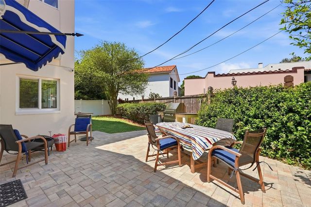 125 23RD AVENUE NE, St Petersburg, FL 33704