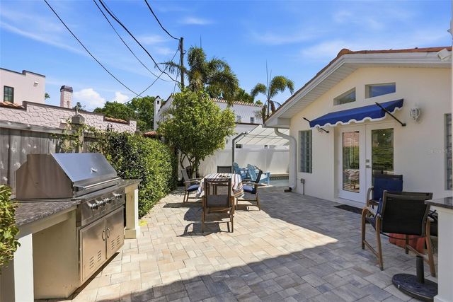 125 23RD AVENUE NE, St Petersburg, FL 33704