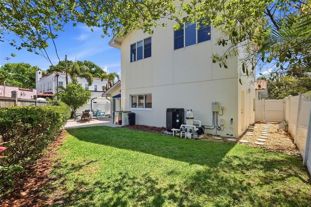 125 23RD AVENUE NE, St Petersburg, FL 33704