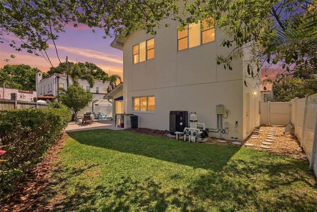 125 23RD AVENUE NE, St Petersburg, FL 33704