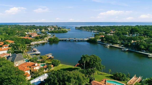125 23RD AVENUE NE, St Petersburg, FL 33704