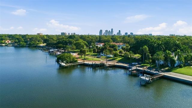 125 23RD AVENUE NE, St Petersburg, FL 33704