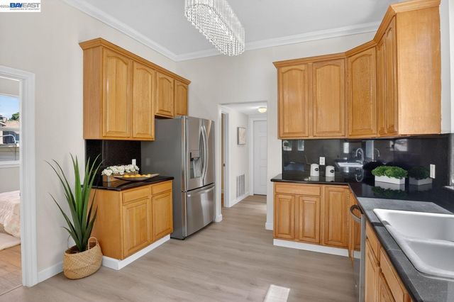 1328 E 25th St, Oakland, CA 94606