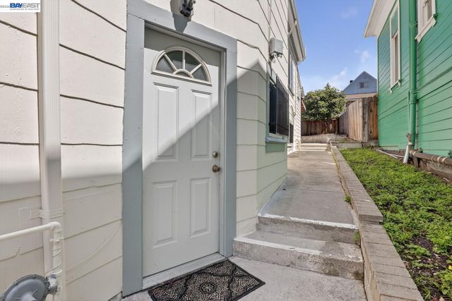 1328 E 25th St, Oakland, CA 94606