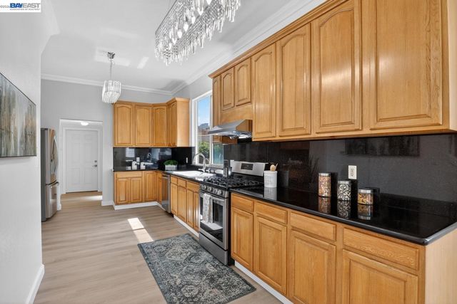 1328 E 25th St, Oakland, CA 94606