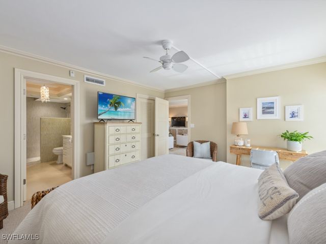 300 Park Shore DR 5A, Naples, FL 34103