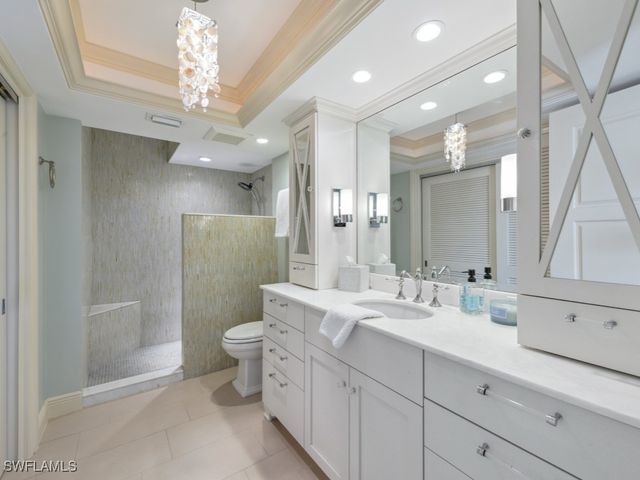 300 Park Shore DR 5A, Naples, FL 34103