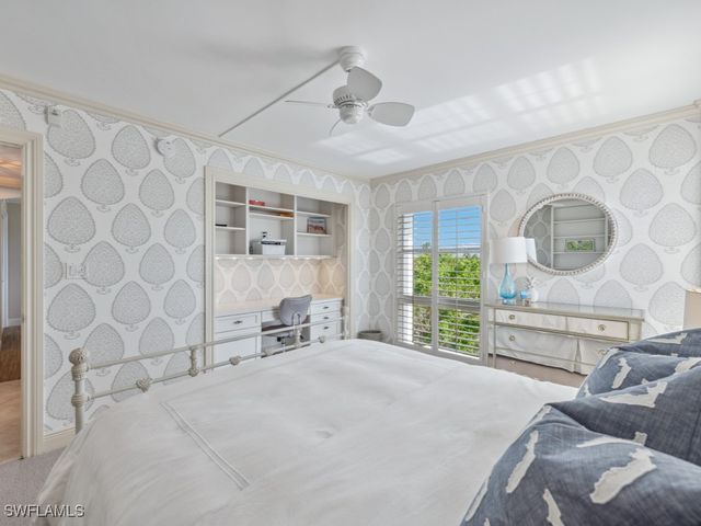 300 Park Shore DR 5A, Naples, FL 34103