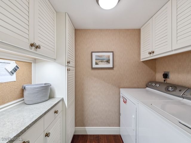 300 Park Shore DR 5A, Naples, FL 34103