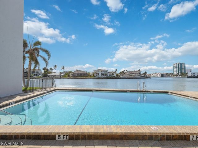 300 Park Shore DR 5A, Naples, FL 34103
