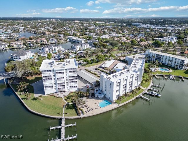 300 Park Shore DR 5A, Naples, FL 34103