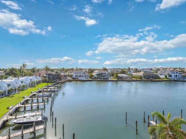 300 Park Shore DR 5A, Naples, FL 34103