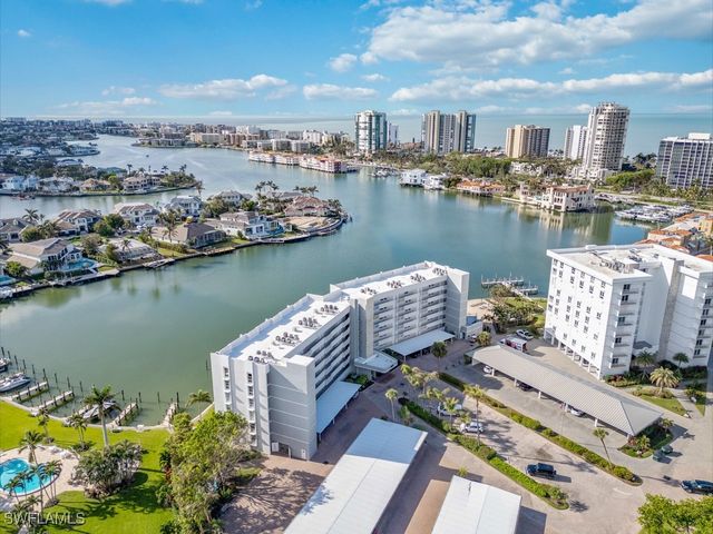 300 Park Shore DR 5A, Naples, FL 34103
