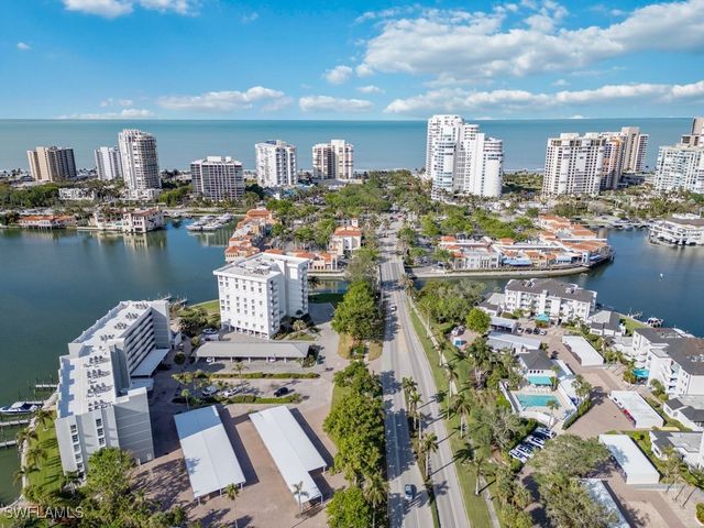 300 Park Shore DR 5A, Naples, FL 34103