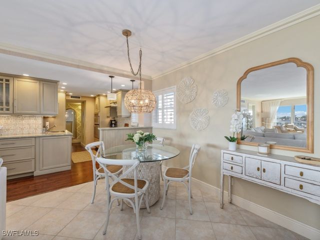 300 Park Shore DR 5A, Naples, FL 34103