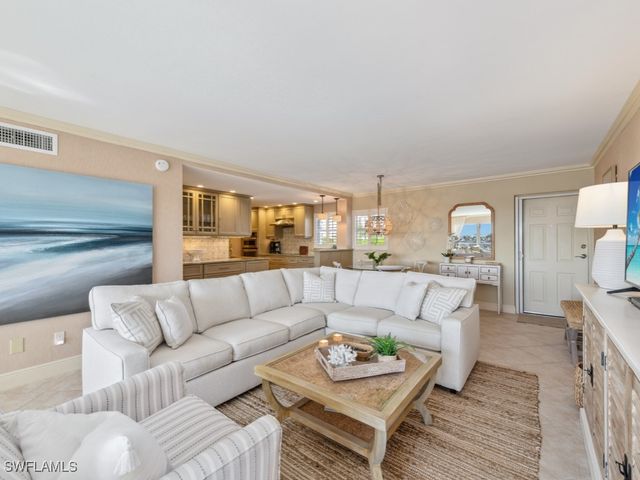 300 Park Shore DR 5A, Naples, FL 34103