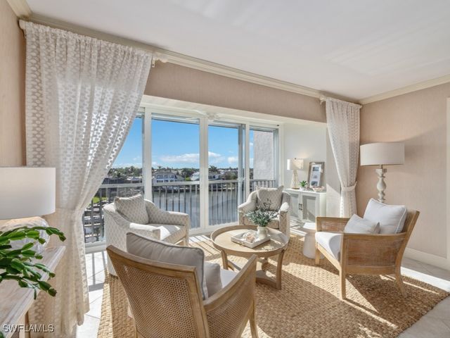 300 Park Shore DR 5A, Naples, FL 34103